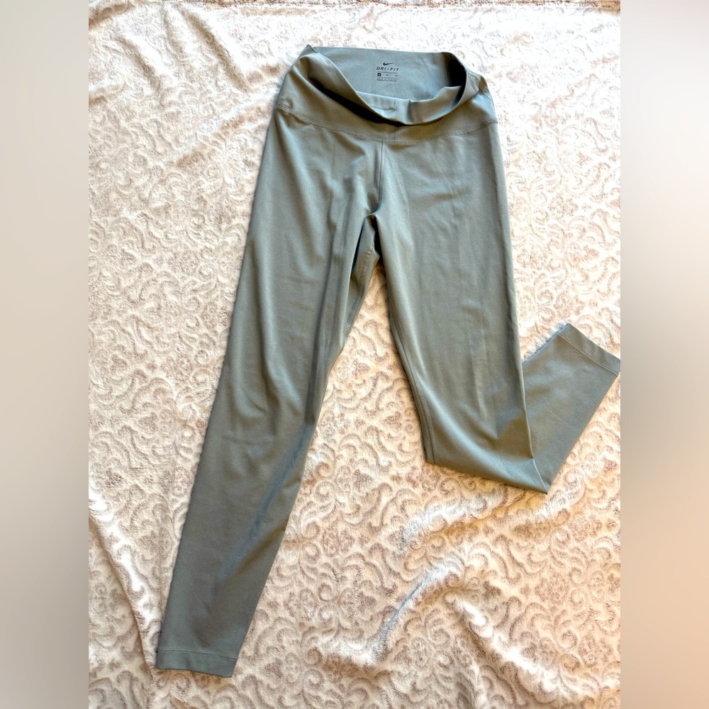 🚨PART OF 4 for 30🚨 Women’s Nike Dri-Fit Grey Tights Medium New